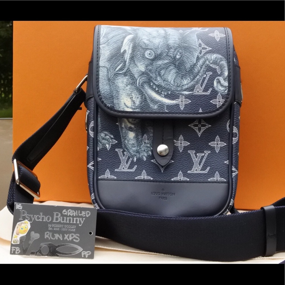 Louis Vuitton Chapman Messenger Savane  Elephant